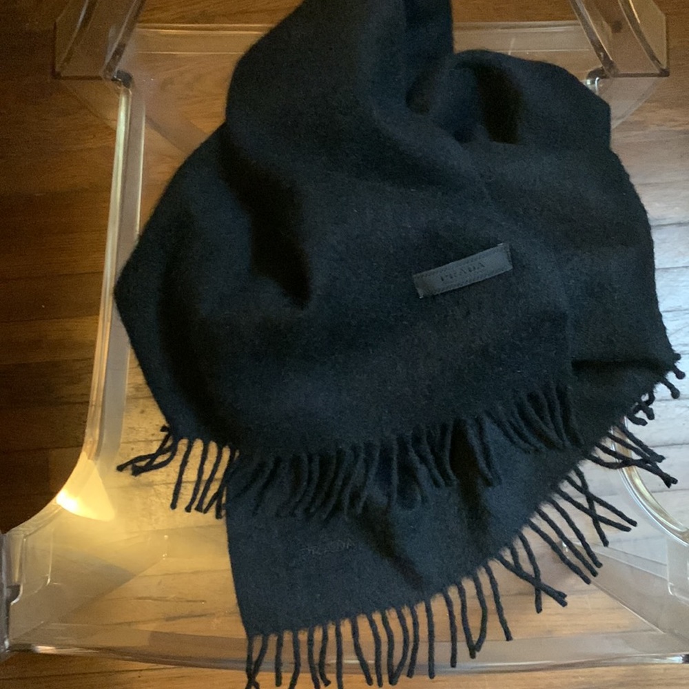 🖤Prada black Cashmere scarf🖤